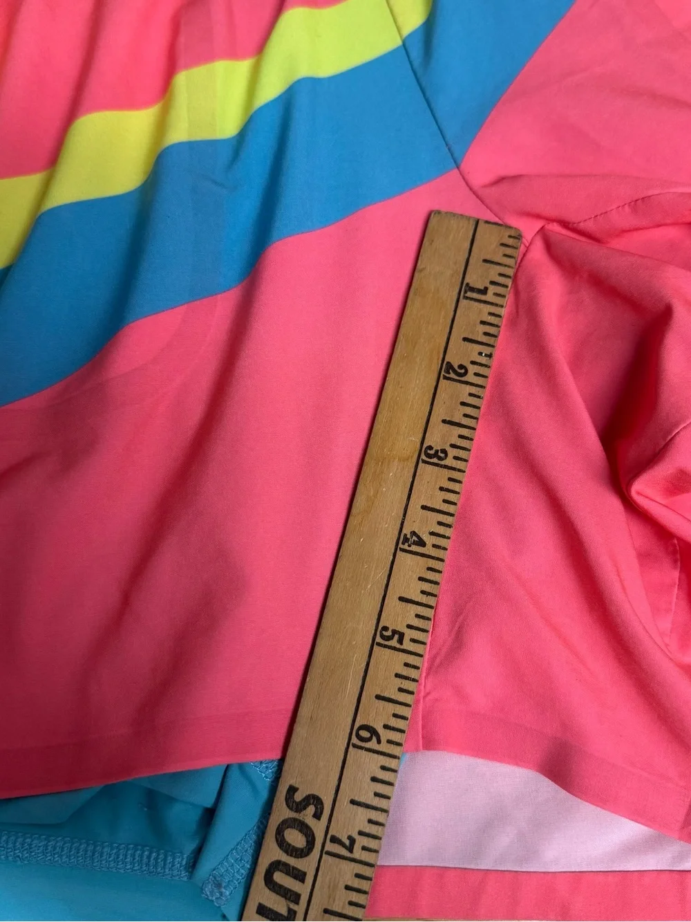 Chubbies Pink & Aqua Colorblock Swim Shorts medium M for men with back pocket - Picture 8 of 9